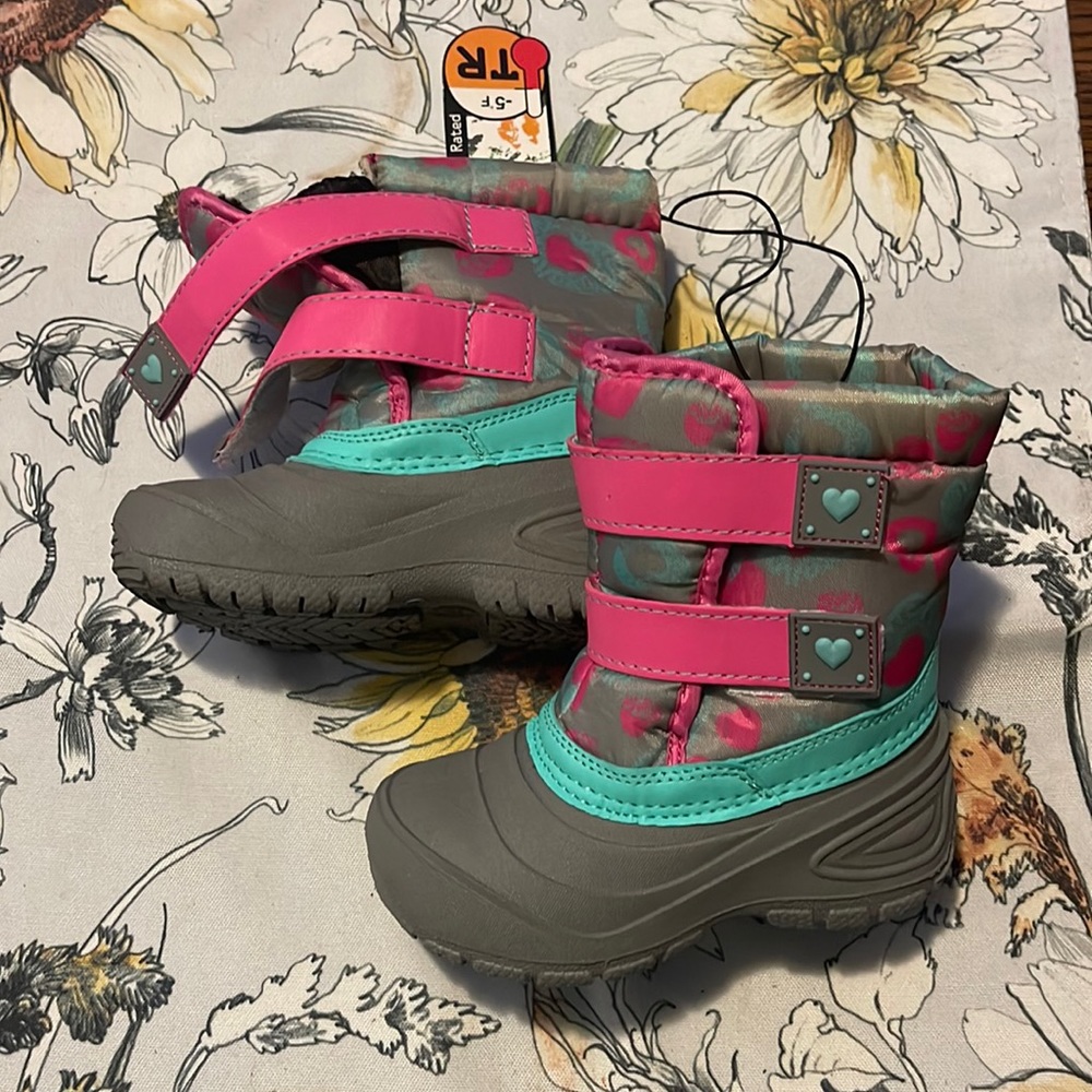 Brand new with tags girls snow boots